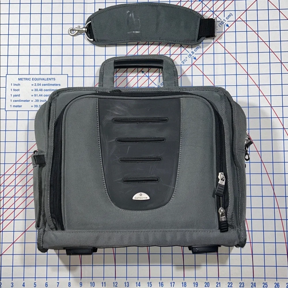 Samsonite Black/Platinum Imobile Z60 Top Loading Case